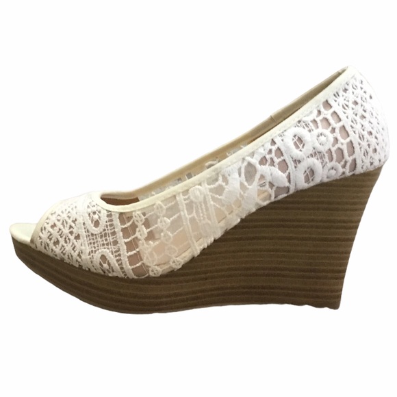 NWT AEO Stacked Heel Lace Peep Toe Wedges 9.5 - Picture 3 of 9